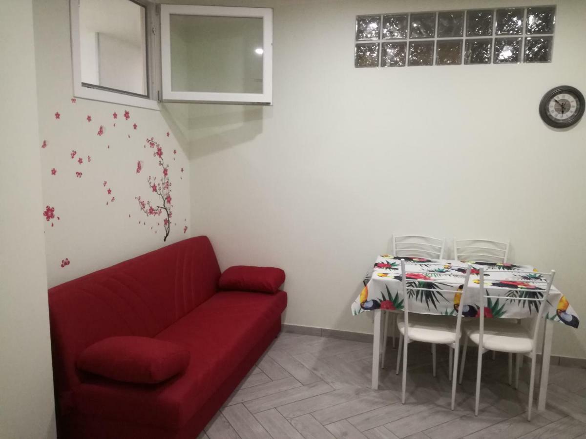 Appartamento In Seminterrato Zannone ซาบาอูเดีย ภายนอก รูปภาพ